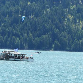 Erste Rundfahrt der „Hubertus“ auf dem Reschensee im heurigen Jahr. Fotos: Sepp