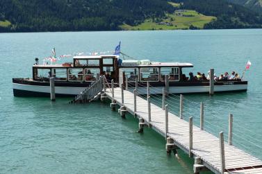 Erste Rundfahrt der „Hubertus“ auf dem Reschensee im heurigen Jahr. Fotos: Sepp