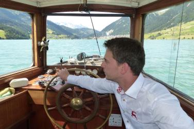 Erste Rundfahrt der „Hubertus“ auf dem Reschensee im heurigen Jahr. Fotos: Sepp