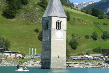 Erste Rundfahrt der „Hubertus“ auf dem Reschensee im heurigen Jahr. Fotos: Sepp