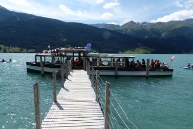 Erste Rundfahrt der „Hubertus“ auf dem Reschensee im heurigen Jahr. Fotos: Sepp