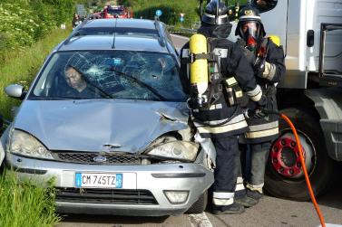 Großübung des Bezirksfeuerwehrverbandes Untervinschgau in Laas (Gefahrgutunfall auf der Laaser Geraden) und in Schlanders (Rauchentwicklung im Krankenhaus), 9. Juni 2018; Fotos: Sepp