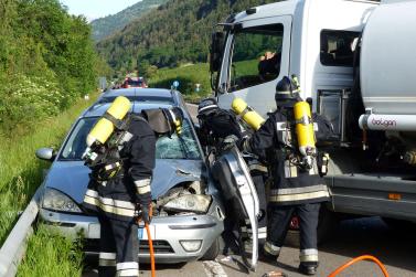 Großübung des Bezirksfeuerwehrverbandes Untervinschgau in Laas (Gefahrgutunfall auf der Laaser Geraden) und in Schlanders (Rauchentwicklung im Krankenhaus), 9. Juni 2018; Fotos: Sepp