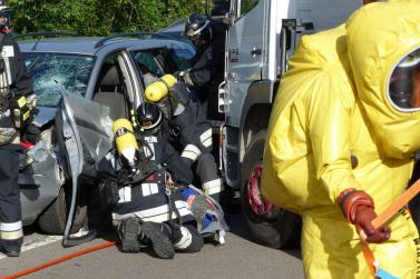 Großübung des Bezirksfeuerwehrverbandes Untervinschgau in Laas (Gefahrgutunfall auf der Laaser Geraden) und in Schlanders (Rauchentwicklung im Krankenhaus), 9. Juni 2018; Fotos: Sepp