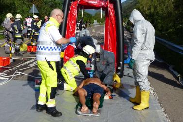 Großübung des Bezirksfeuerwehrverbandes Untervinschgau in Laas (Gefahrgutunfall auf der Laaser Geraden) und in Schlanders (Rauchentwicklung im Krankenhaus), 9. Juni 2018; Fotos: Sepp