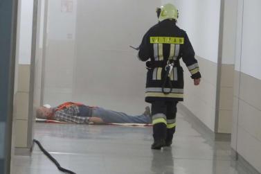 Großübung des Bezirksfeuerwehrverbandes Untervinschgau in Laas (Gefahrgutunfall auf der Laaser Geraden) und in Schlanders (Rauchentwicklung im Krankenhaus), 9. Juni 2018; Fotos: Sepp