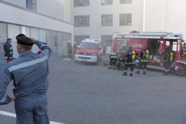 Großübung des Bezirksfeuerwehrverbandes Untervinschgau in Laas (Gefahrgutunfall auf der Laaser Geraden) und in Schlanders (Rauchentwicklung im Krankenhaus), 9. Juni 2018; Fotos: Sepp
