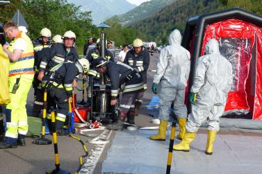 Großübung des Bezirksfeuerwehrverbandes Untervinschgau in Laas (Gefahrgutunfall auf der Laaser Geraden) und in Schlanders (Rauchentwicklung im Krankenhaus), 9. Juni 2018; Fotos: Sepp