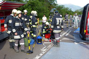 Großübung des Bezirksfeuerwehrverbandes Untervinschgau in Laas (Gefahrgutunfall auf der Laaser Geraden) und in Schlanders (Rauchentwicklung im Krankenhaus), 9. Juni 2018; Fotos: Sepp