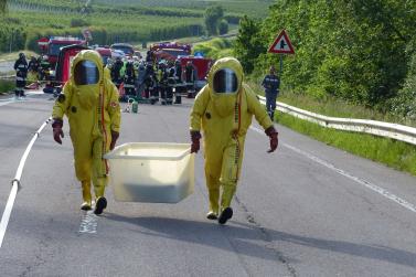 Großübung des Bezirksfeuerwehrverbandes Untervinschgau in Laas (Gefahrgutunfall auf der Laaser Geraden) und in Schlanders (Rauchentwicklung im Krankenhaus), 9. Juni 2018; Fotos: Sepp