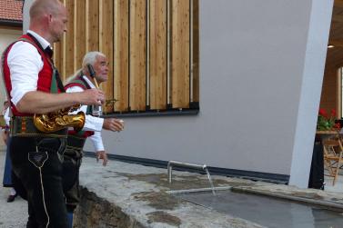 Segnung des Pavillons im Dorfanger von Mals am Herz-Jesu-Sonntag 2019; Fotos: Sepp
