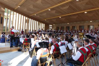 Segnung des Pavillons im Dorfanger von Mals am Herz-Jesu-Sonntag 2019; Fotos: Sepp