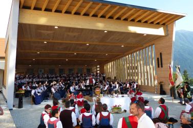Segnung des Pavillons im Dorfanger von Mals am Herz-Jesu-Sonntag 2019; Fotos: Sepp