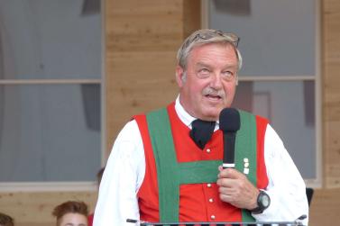 Segnung des Pavillons im Dorfanger von Mals am Herz-Jesu-Sonntag 2019; Fotos: Sepp
