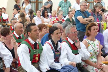 Segnung des Pavillons im Dorfanger von Mals am Herz-Jesu-Sonntag 2019; Fotos: Sepp