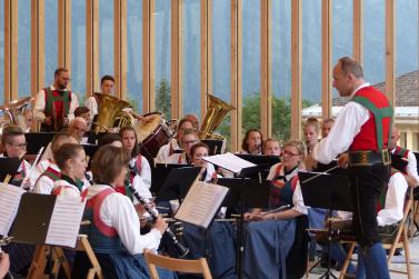 Segnung des Pavillons im Dorfanger von Mals am Herz-Jesu-Sonntag 2019; Fotos: Sepp
