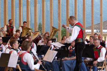 Segnung des Pavillons im Dorfanger von Mals am Herz-Jesu-Sonntag 2019; Fotos: Sepp