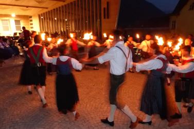 Segnung des Pavillons im Dorfanger von Mals am Herz-Jesu-Sonntag 2019; Fotos: Sepp
