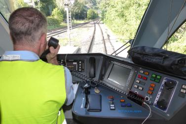 Übung des Bezirksfeuerwehrverbandes Untervinschgau in Zusammenarbeit mit STA, SAD und Weißem Kreuz (12.07.2019); angenommenes Szenario: Kollision zwischen Auto und Vinschgerbahn. Fotos: Sepp