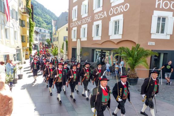 60 Jahre Wiedergründung der Schützenkompanie Schlanders und Fahnenweihe (16. Juni 2019). Fotos: Sepp