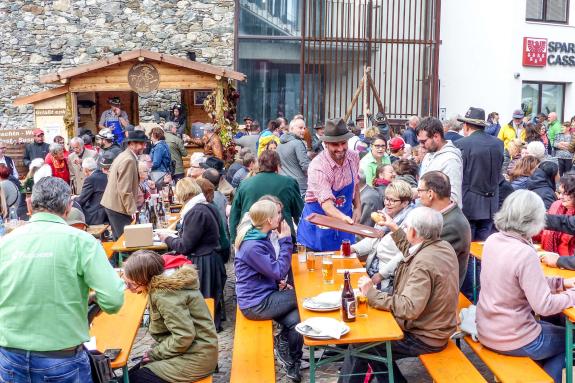 Die fünfte Auflage des Brauchtums- und Genussfestes am 13. Oktober gehörte zu den Höhepunkten der Brauchtumswoche 2019 in Prad. Fotos: Sepp