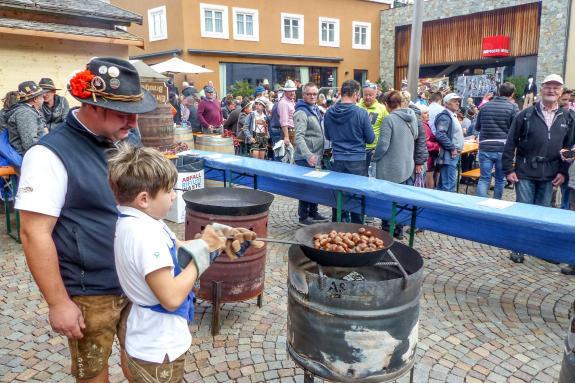 Die fünfte Auflage des Brauchtums- und Genussfestes am 13. Oktober gehörte zu den Höhepunkten der Brauchtumswoche 2019 in Prad. Fotos: Sepp