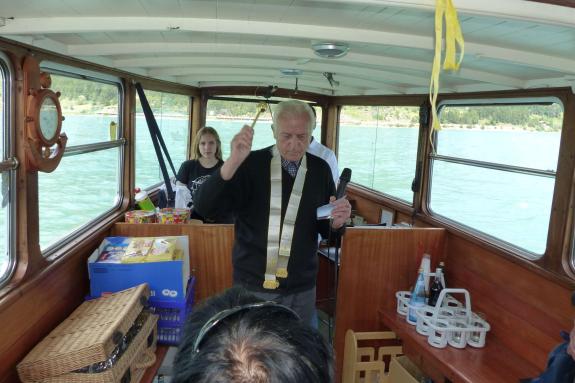 Erste Rundfahrt der „Hubertus“ auf dem Reschensee im heurigen Jahr. Fotos: Sepp