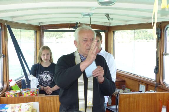 Erste Rundfahrt der „Hubertus“ auf dem Reschensee im heurigen Jahr. Fotos: Sepp