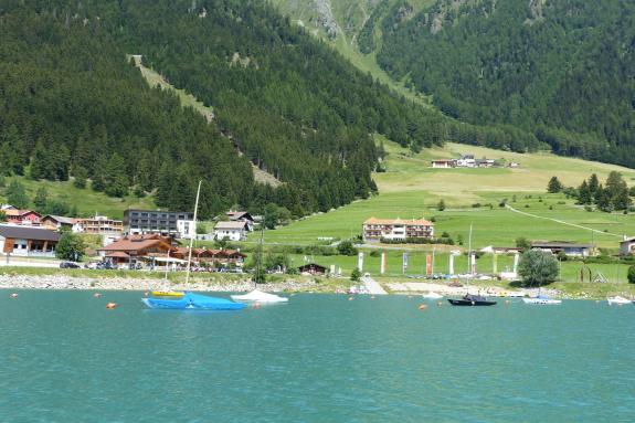 Erste Rundfahrt der „Hubertus“ auf dem Reschensee im heurigen Jahr. Fotos: Sepp