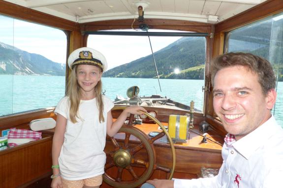 Erste Rundfahrt der „Hubertus“ auf dem Reschensee im heurigen Jahr. Fotos: Sepp