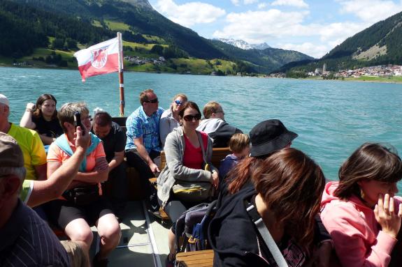 Erste Rundfahrt der „Hubertus“ auf dem Reschensee im heurigen Jahr. Fotos: Sepp