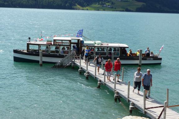 Erste Rundfahrt der „Hubertus“ auf dem Reschensee im heurigen Jahr. Fotos: Sepp
