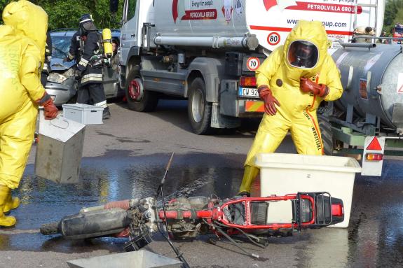 Großübung des Bezirksfeuerwehrverbandes Untervinschgau in Laas (Gefahrgutunfall auf der Laaser Geraden) und in Schlanders (Rauchentwicklung im Krankenhaus), 9. Juni 2018; Fotos: Sepp