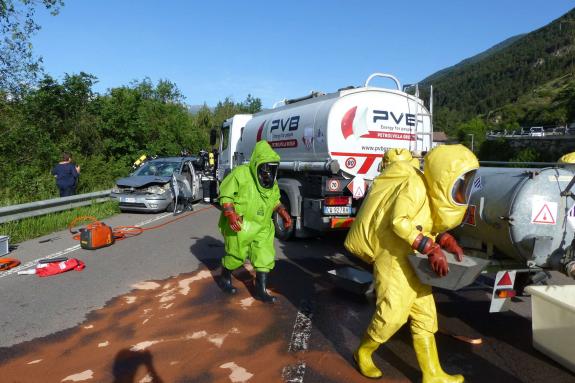 Großübung des Bezirksfeuerwehrverbandes Untervinschgau in Laas (Gefahrgutunfall auf der Laaser Geraden) und in Schlanders (Rauchentwicklung im Krankenhaus), 9. Juni 2018; Fotos: Sepp