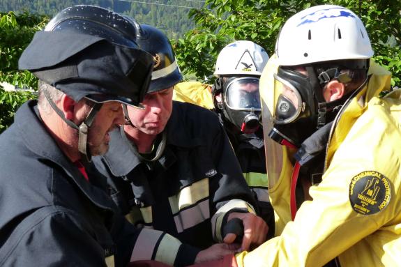 Großübung des Bezirksfeuerwehrverbandes Untervinschgau in Laas (Gefahrgutunfall auf der Laaser Geraden) und in Schlanders (Rauchentwicklung im Krankenhaus), 9. Juni 2018; Fotos: Sepp