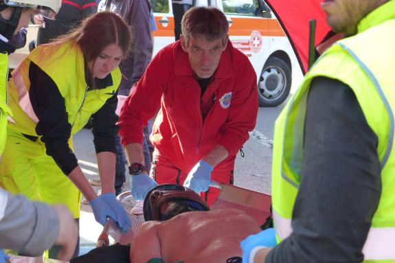 Großübung des Bezirksfeuerwehrverbandes Untervinschgau in Laas (Gefahrgutunfall auf der Laaser Geraden) und in Schlanders (Rauchentwicklung im Krankenhaus), 9. Juni 2018; Fotos: Sepp