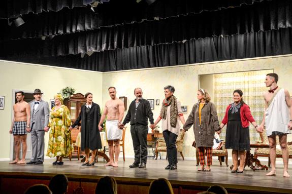"Hier sind Sie richtig" - Theater in Latsch; Fotos: Michael Andres