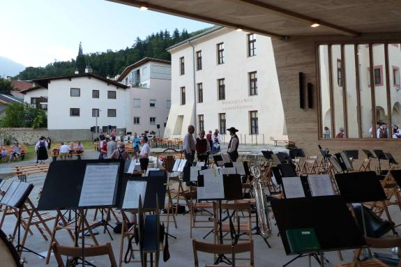 Segnung des Pavillons im Dorfanger von Mals am Herz-Jesu-Sonntag 2019; Fotos: Sepp