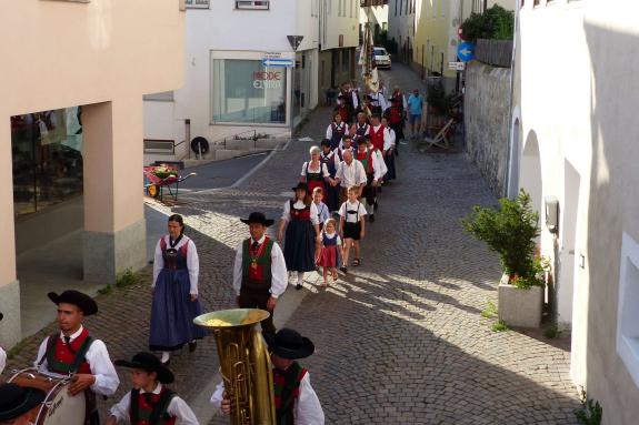 Segnung des Pavillons im Dorfanger von Mals am Herz-Jesu-Sonntag 2019; Fotos: Sepp