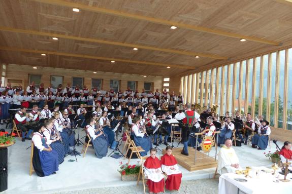 Segnung des Pavillons im Dorfanger von Mals am Herz-Jesu-Sonntag 2019; Fotos: Sepp