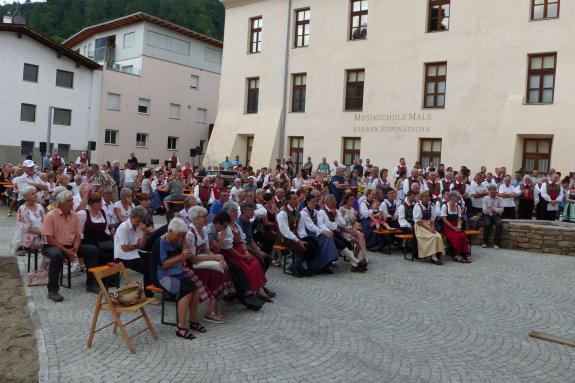 Segnung des Pavillons im Dorfanger von Mals am Herz-Jesu-Sonntag 2019; Fotos: Sepp