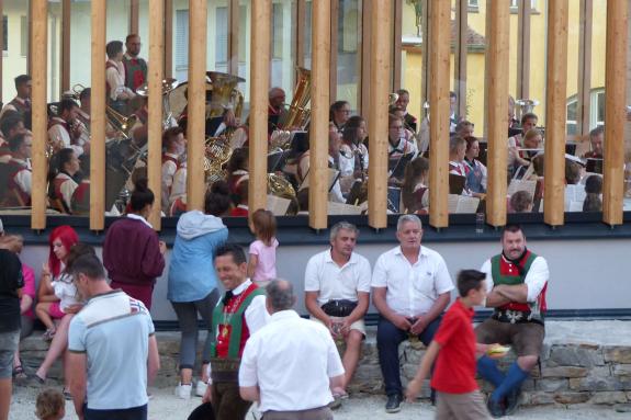 Segnung des Pavillons im Dorfanger von Mals am Herz-Jesu-Sonntag 2019; Fotos: Sepp