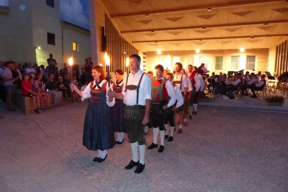 Segnung des Pavillons im Dorfanger von Mals am Herz-Jesu-Sonntag 2019; Fotos: Sepp