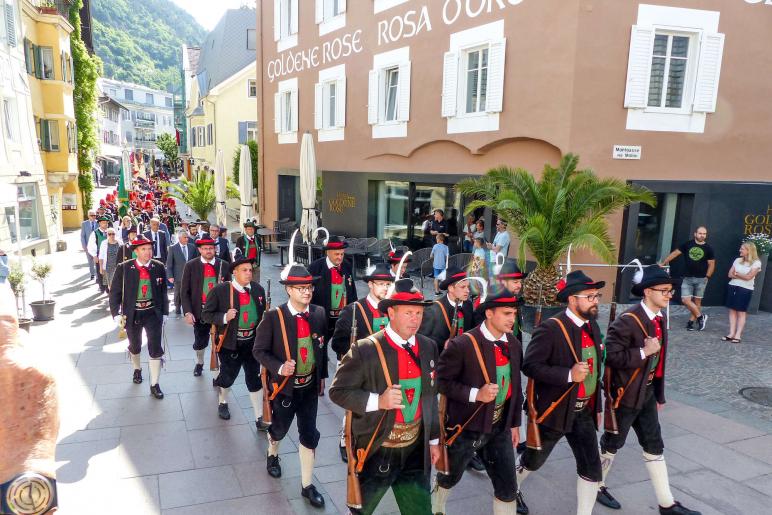 60 Jahre Wiedergründung der Schützenkompanie Schlanders und Fahnenweihe (16. Juni 2019). Fotos: Sepp