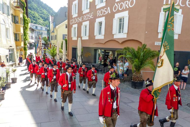 60 Jahre Wiedergründung der Schützenkompanie Schlanders und Fahnenweihe (16. Juni 2019). Fotos: Sepp