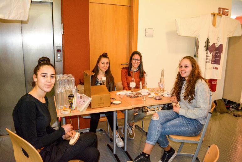Diese jungen Frauen möchten vielleicht  irgendwann Meisterinnen des Handels werden