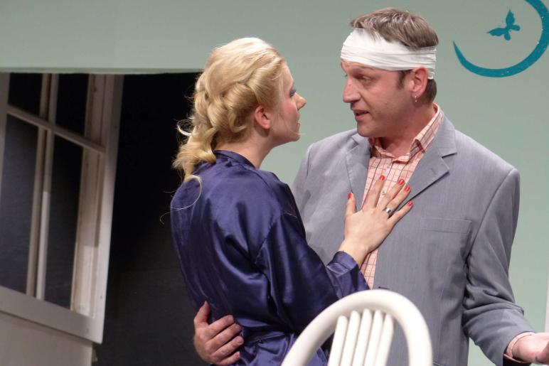 „Doppelt leben hält besser“ (Theater Verein Schlanders); Fotos: Sepp