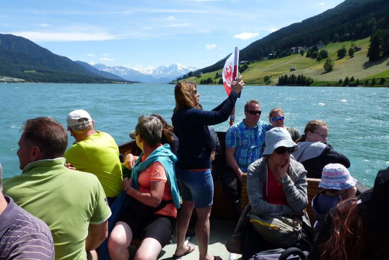 Erste Rundfahrt der „Hubertus“ auf dem Reschensee im heurigen Jahr. Fotos: Sepp