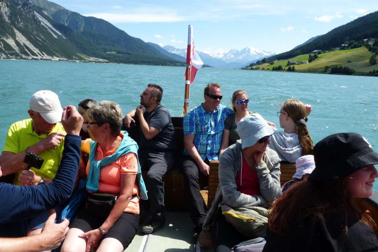 Erste Rundfahrt der „Hubertus“ auf dem Reschensee im heurigen Jahr. Fotos: Sepp