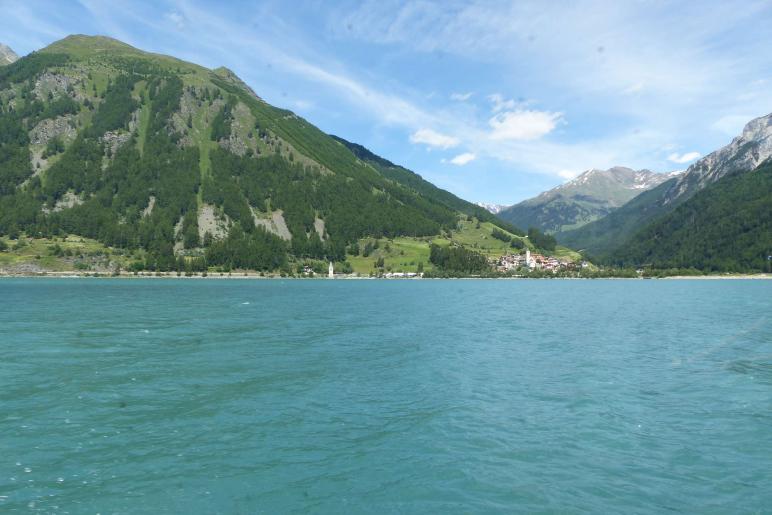 Erste Rundfahrt der „Hubertus“ auf dem Reschensee im heurigen Jahr. Fotos: Sepp